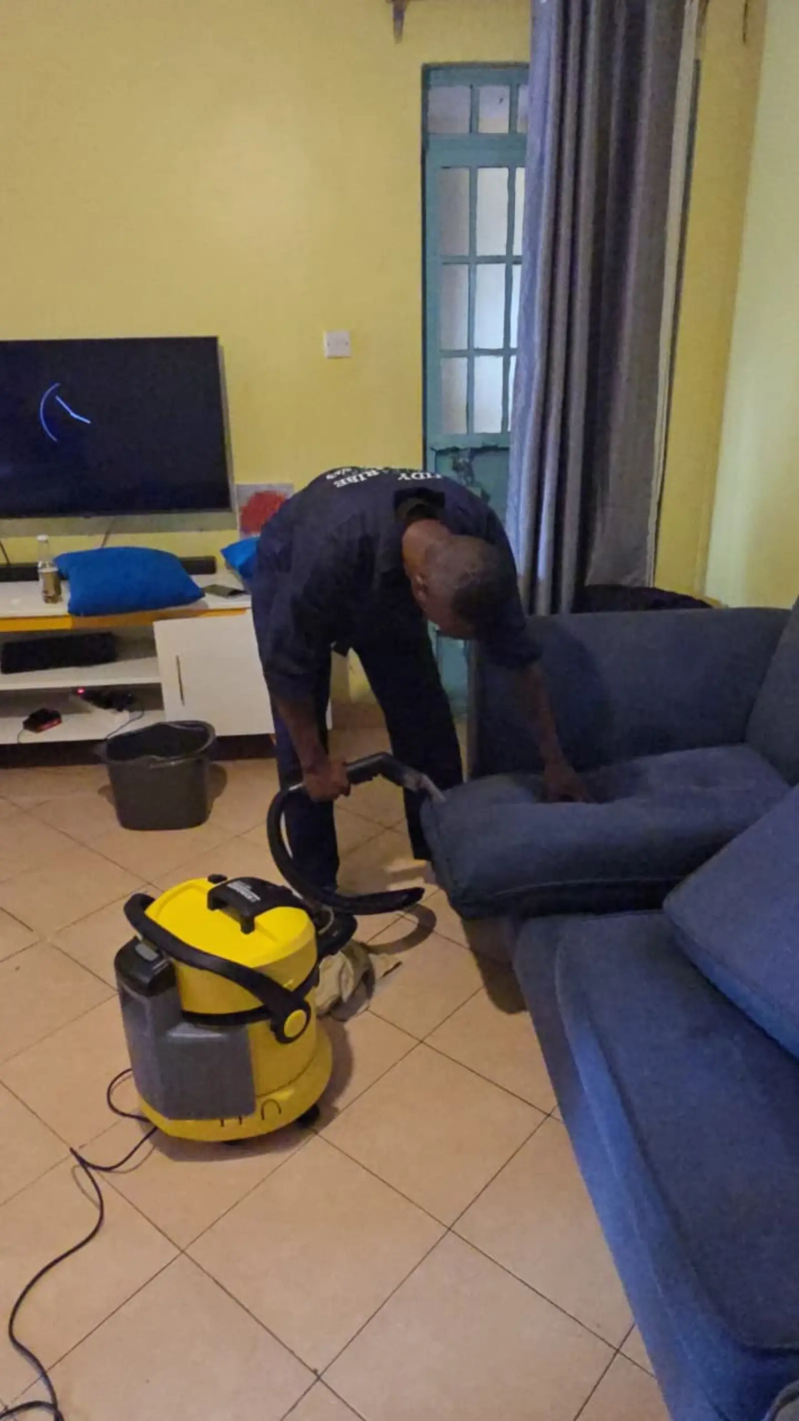 Extracting dirty water out of a sofa seat